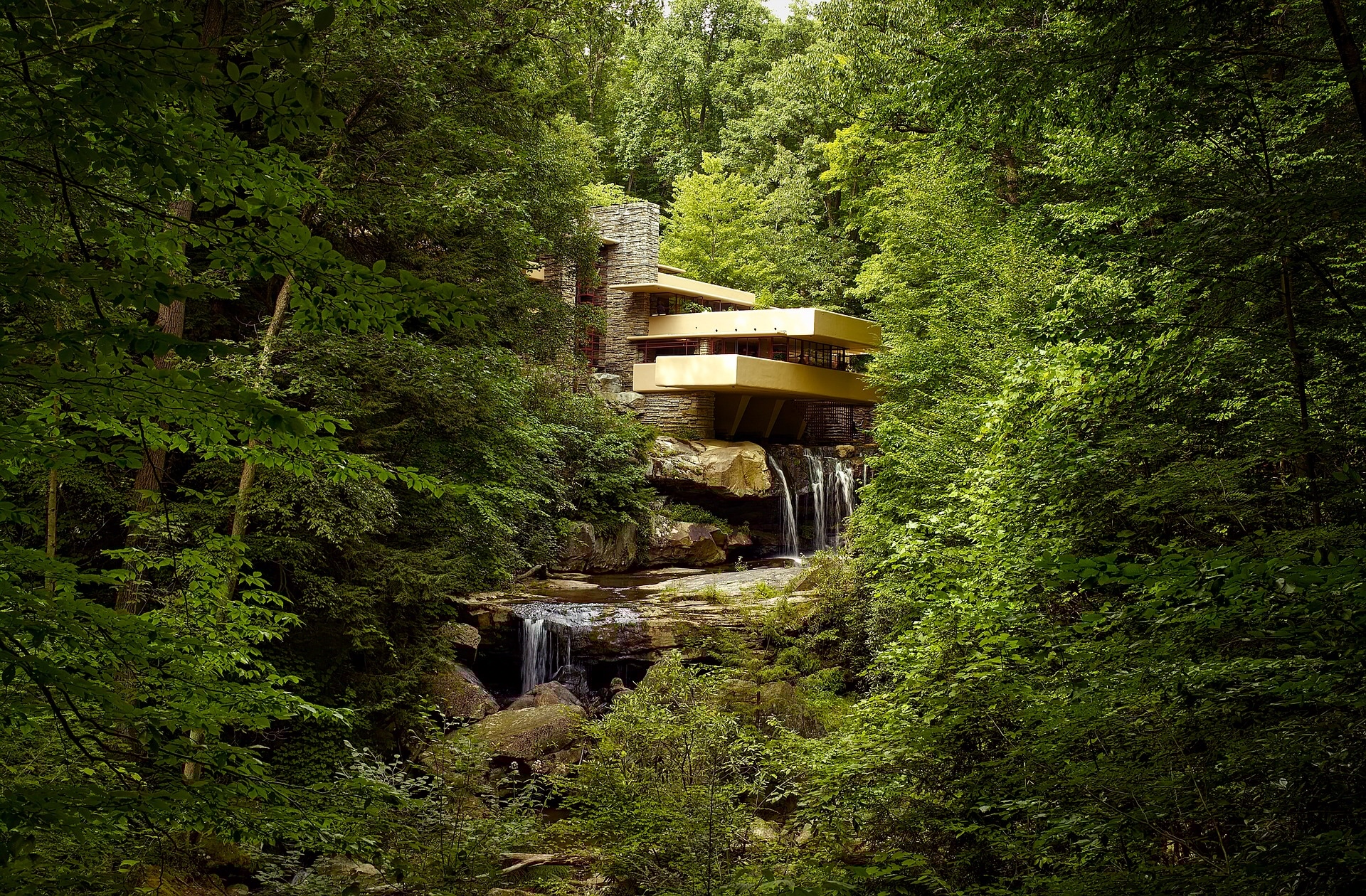fallingwater-1626579_1920