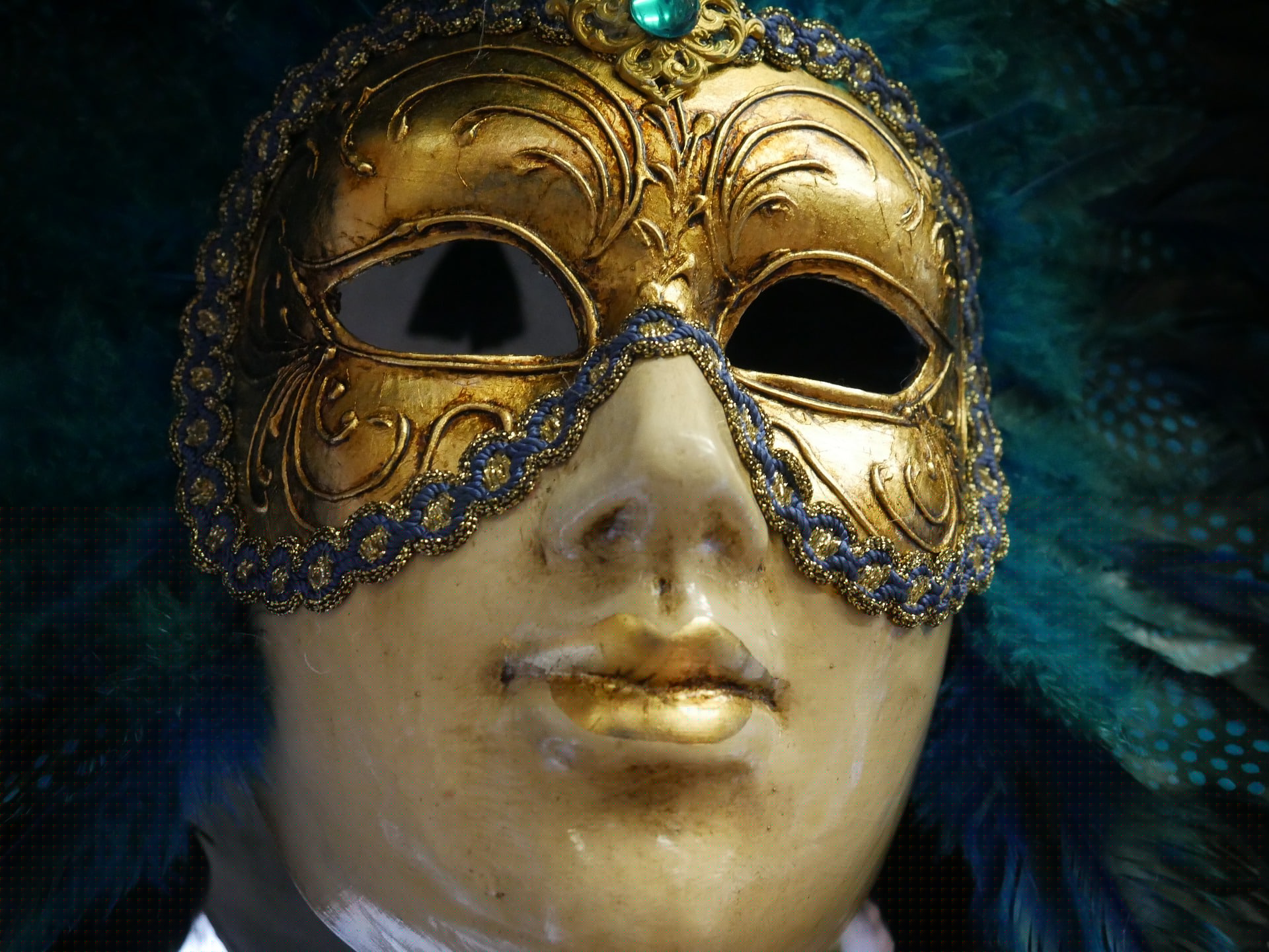 mask-2644077_1920