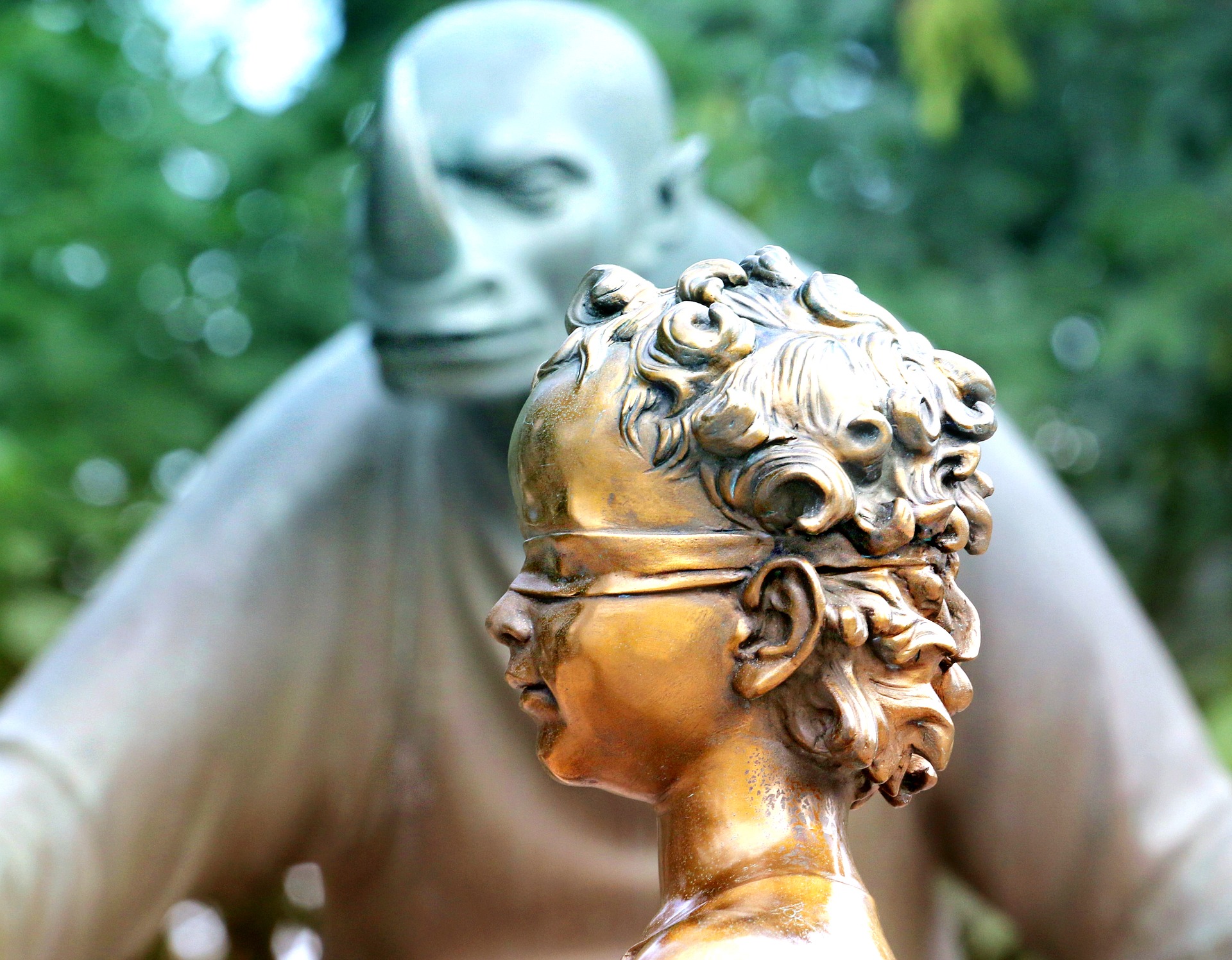 sculpture-1628357_1920