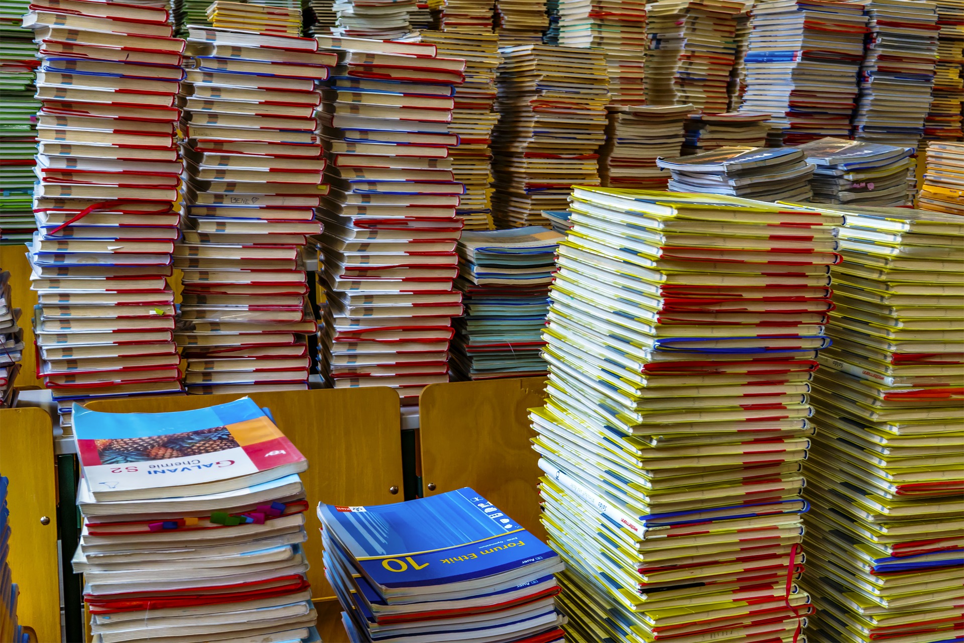 books-2547179_1920